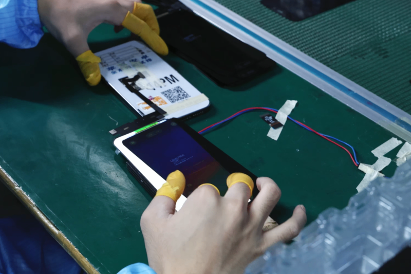  iPhone Screen Manufacturer