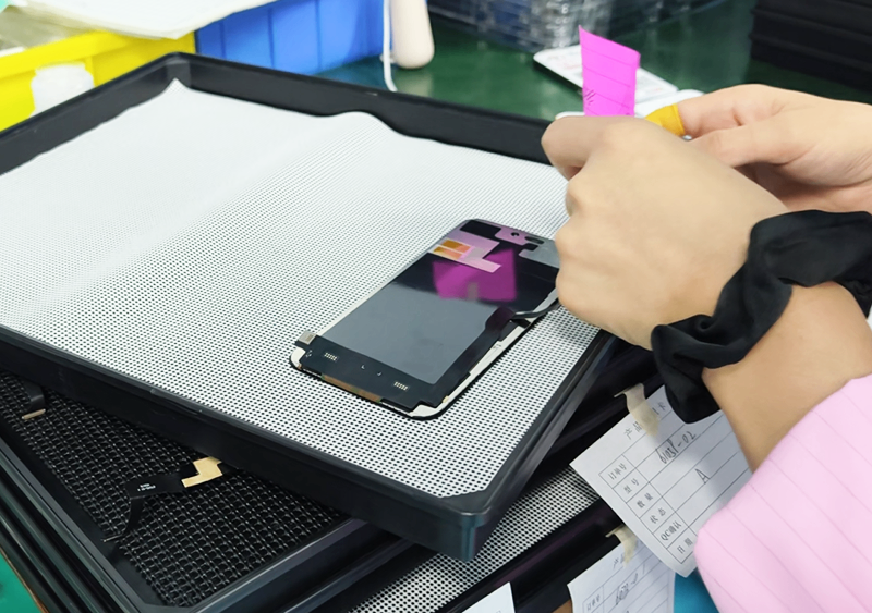 iPhone Screen Manufacturing
