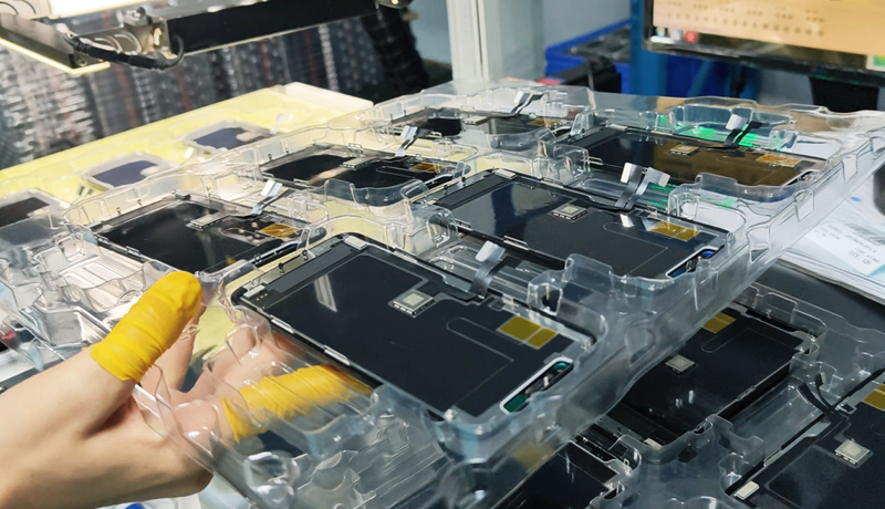 iPhone Screen Manufacturing