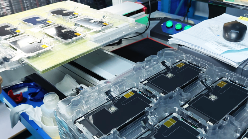 iPhone Screen Manufacturing