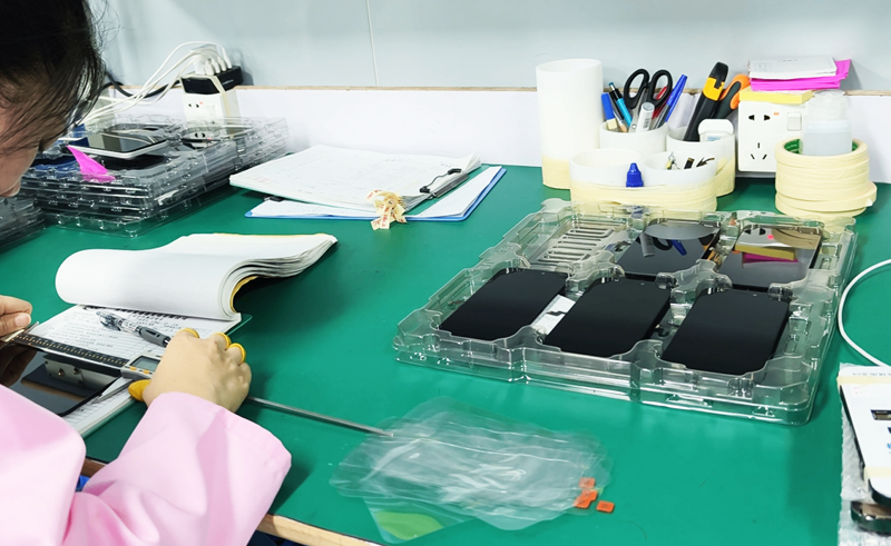 iPhone Screen Manufacturing
