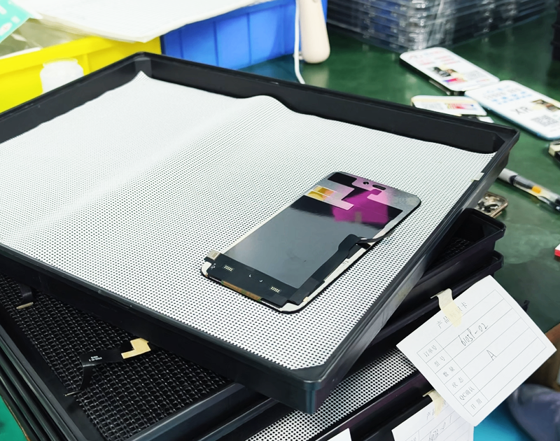 iPhone Screen Manufacturing