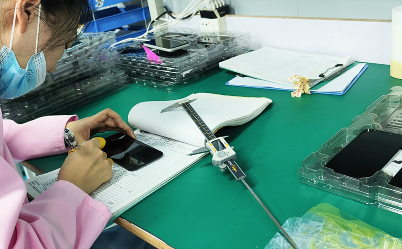 iPhone Screen Manufacturing